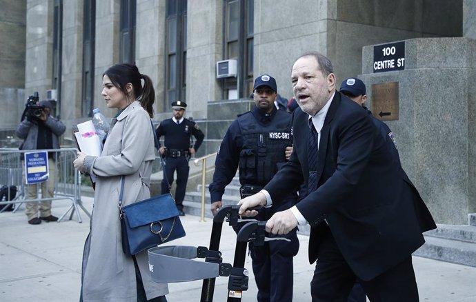 Archivo - 03 February 2020, US, New York: Former Hollywood film producer Harvey Weinstein leaves court during his continuing rape trial. Weinstein was accused by more than eighty women of sexual abuse ranging from harassment to rape. Photo: John Lampars