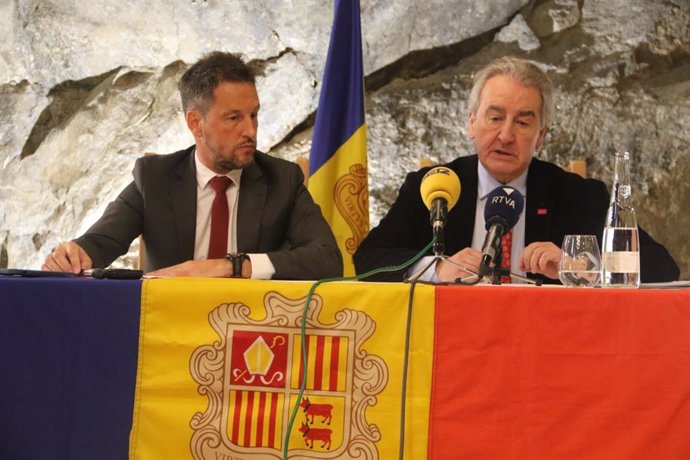 El president del Partit Socialdemcrata d'Andorra (PS), Pere López, i el de Progressistas-SDP, Jaume Bartumeu