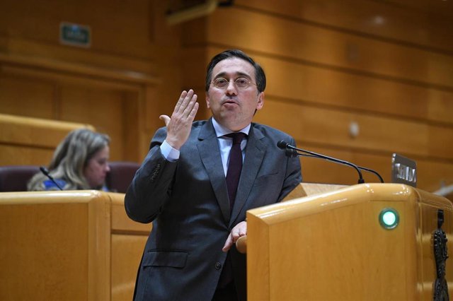 El ministro de Asuntos Exteriores, Unión Europea y Cooperación, José Manuel Albares, interviene durante una sesión de control al Gobierno en el Senado, a 21 de febrero de 2023, en Madrid (España). Durante la sesión, el PP ha aludido a la división que exis
