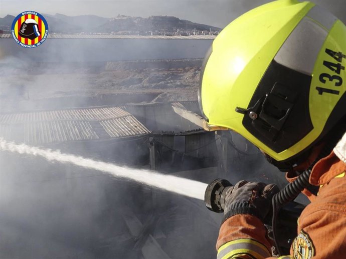 Bomberos en imagen de archivo