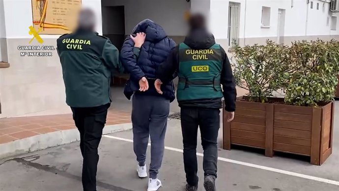 El hombre detenido está condenado a 17 años de cárcel en Rumanía por matar a golpes a un miembro de un clan rival junto a otras personas