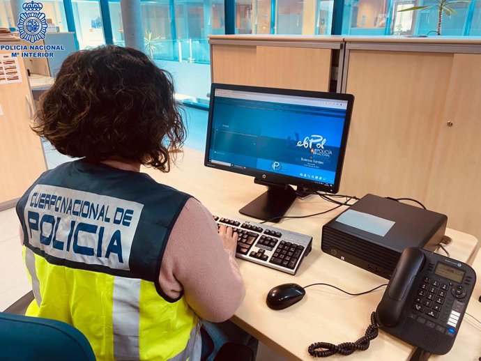 Imagen de una agente de la Policía Nacional.