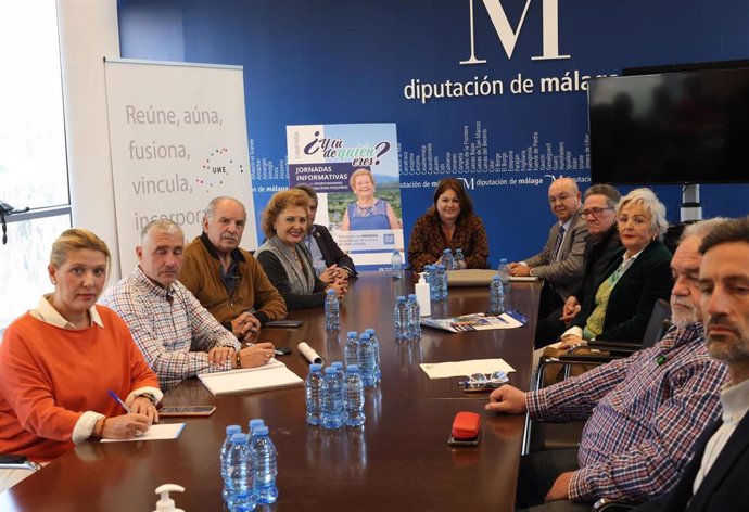 La Diputación de Málaga pone en marcha una segunda fase de la campaña '¿Tú de quién eres?', dentro de su estrategia de lucha contra la despoblación, para exponer a 'urbanitas' con origen rural las oportunidades de vivir en un pueblo.