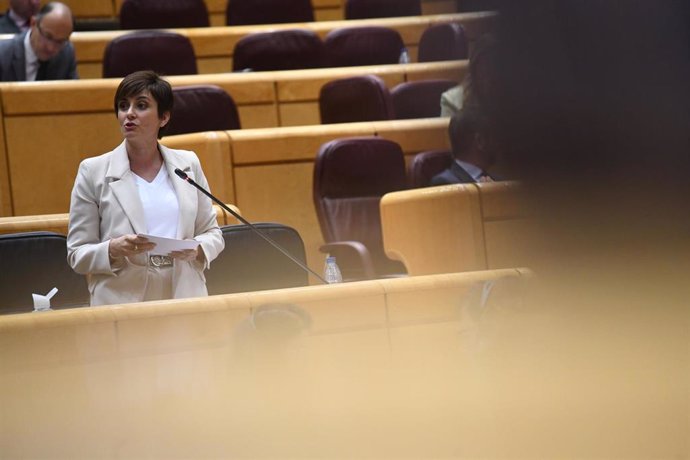 La ministra de Política Territorial y portavoz del Gobierno, Isabel Rodríguez; interviene durante una sesión de control al Gobierno en el Senado, a 21 de febrero de 2023, en Madrid (España). 