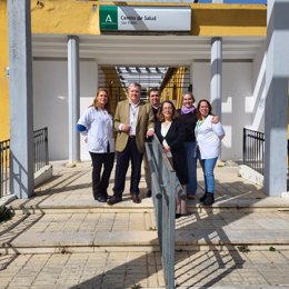 La delegada territorial de Salud y Consumo, acompañada del gerente del Distrito Sanitario de Atención Primaria de Sevilla, visita las instalaciones del centro sanitario San Pablo.