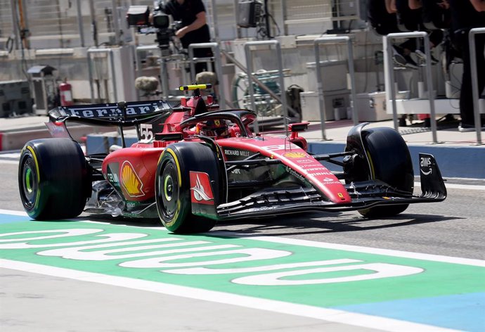 24 February 2023, Bahrain, Sakhir: Spanish Formula 1 driver Carlos Sainz of the team Scuderia Ferrari drives on the pit lane during the Formula 1 testing in Bahrain. Photo: Hasan Bratic/dpa