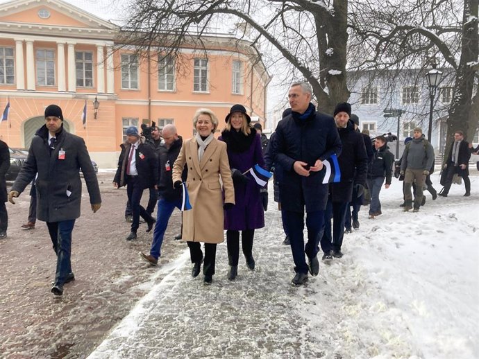 La presidenta de la Comisión Europea, Ursula von der Leyen, la primera ministra de Estonia, Kaja Kallas, y el secretario general de la OTAN, Jens Stoltenberg, en Tallín