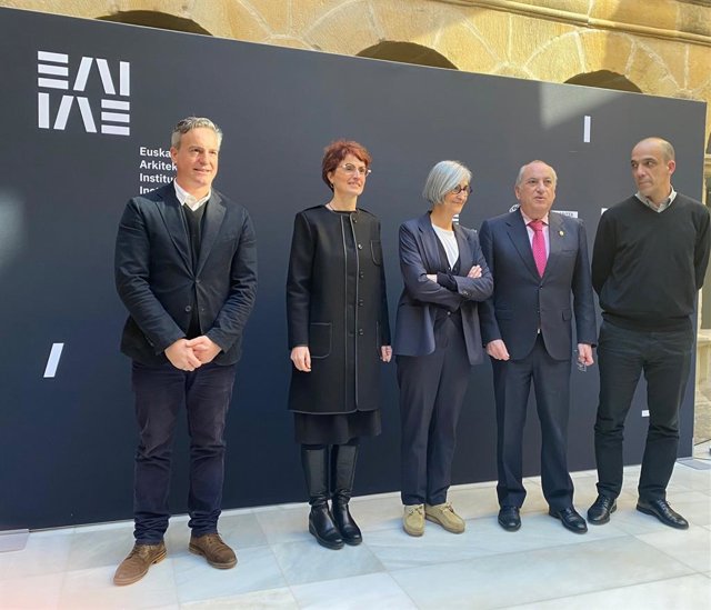 Agerraldian izan diren arduradunak