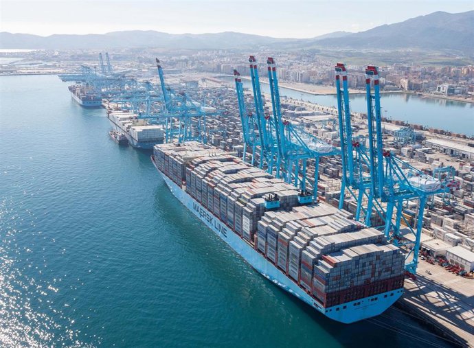 Archivo - Megaships en el puerto de Algeciras.