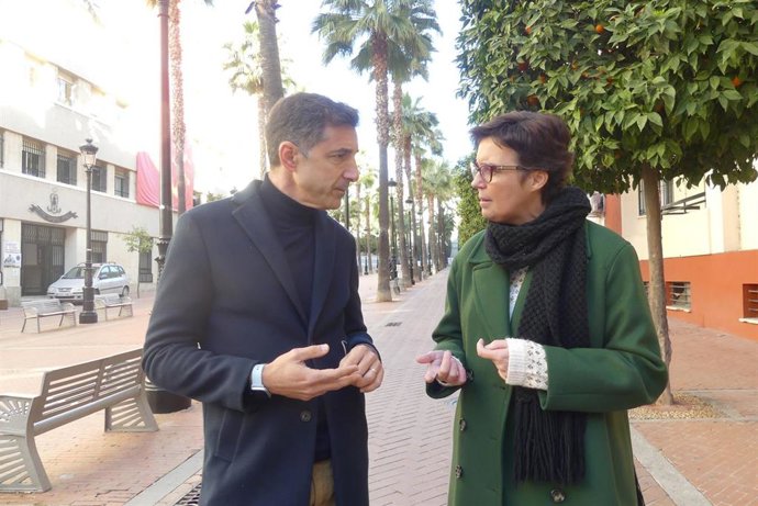 La parlamentaria andaluza por el PSOE de Huelva Susana Rivas  y el senador por el PSOE de Huelva Jesús González.
