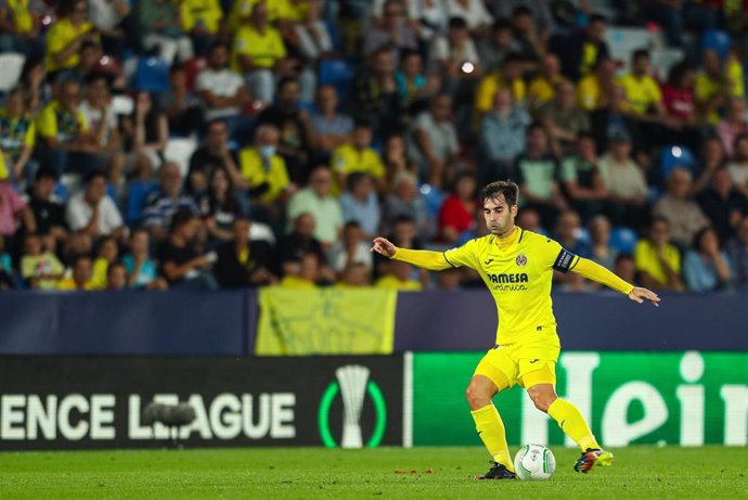 Archivo - Manu Trigueros of Villarreal in action during the UEFA Conference League, football match played between Villarreal CF and Hapoel Beer-Sheva at the Ciutat Valencia Stadium on October 27, 2022, in Valencia, Spain.