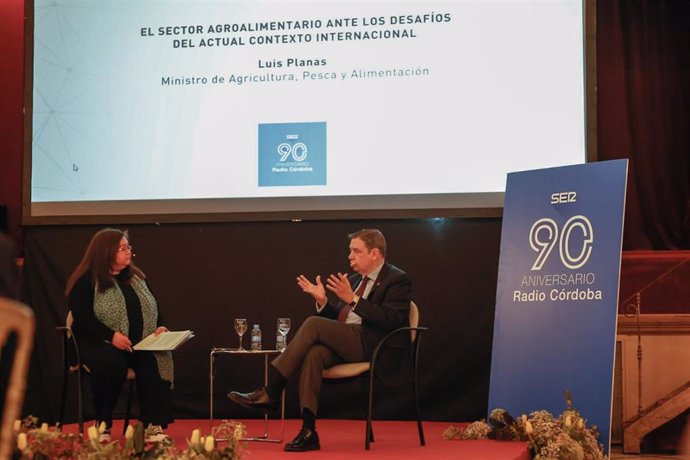 Luis Planas en el desayuno informativo organizado por Radio Córdoba.