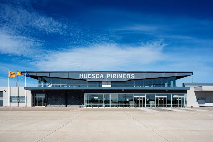 Ayuntamiento de Huesca y Aena trabajan en la búsqueda de alternativas para el aeropuerto.