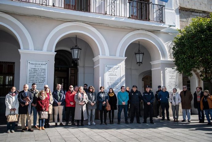 Concentración en la puerta del ayuntamiento de Mérida en apoyo al pueblo ucraniano.