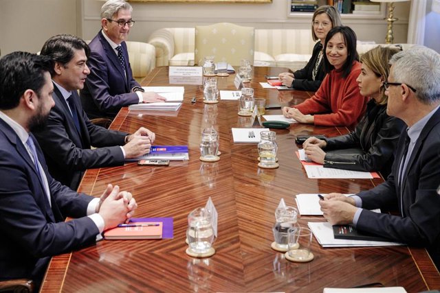 El consejero de Transportes e Infraestructuras de la Comunidad de Madrid, David Pérez , la delegada del Gobierno en Madrid, Mercedes González y la ministra de Transportes, Movilidad y Agenda Urbana, Raquel Sánchez