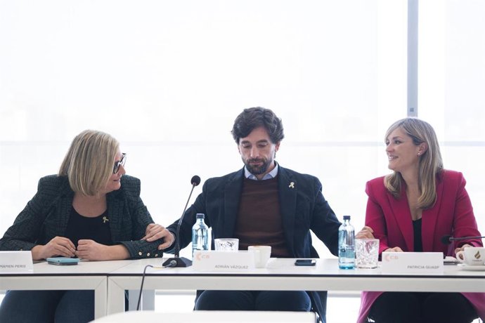 (I-D) La candidata de CS a la presidencia de la Generalitat, Mamen Peris, el secretario general de Ciudadanos, Adrián Vázquez, y la portavoz nacional de CS, Patricia Guasp, durante la reunión del Comité Nacional de Ciudadanos (CS).