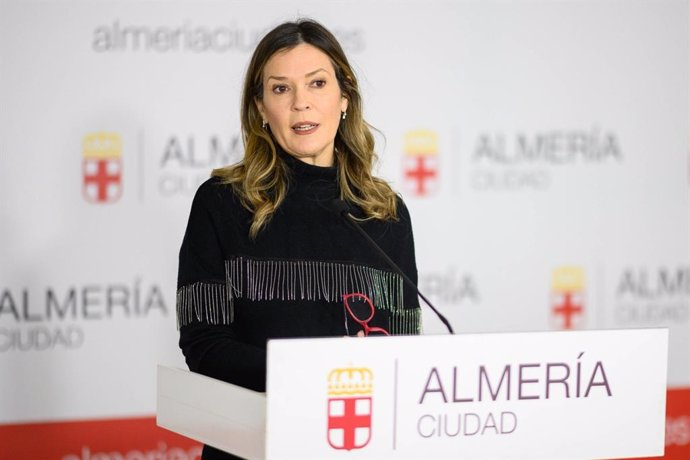 La portavoz del equipo de gobierno y concejal de Urbanismo e Infraestructuras del Ayuntamiento de Almería, Ana Martínez Labella.