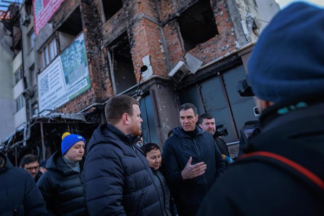 El presidente del Gobierno de España, Pedro Sánchez, durante una visita a Irpín (Ucrania)