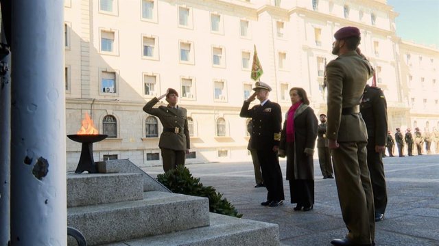 La ministra de defensa, Margarita Robles, en el acto en homenaje a los caídos en la guerra de Ucrania celebrado en la Academia de Infantería de Toledo