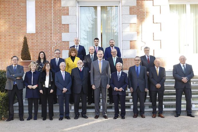 El Rey recibe a José Féliz Tezanos y los expresidentes del CIS en sus sesenta años de historia