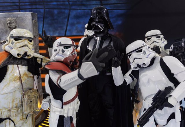 Cascos blancos de las tropas de asalto del Imperio Galáctico, en la inauguración de la exposición más grande del Universo Star Wars, en el Centro de Artes Tomás y Valiente de Fuenlabrada, a 23 de febrero de 2023