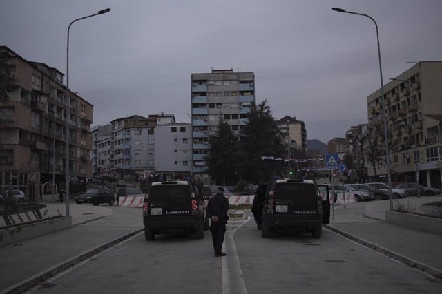 Archivo - Despliegue de fuerzas italianas en Mitrovica, Kosovo