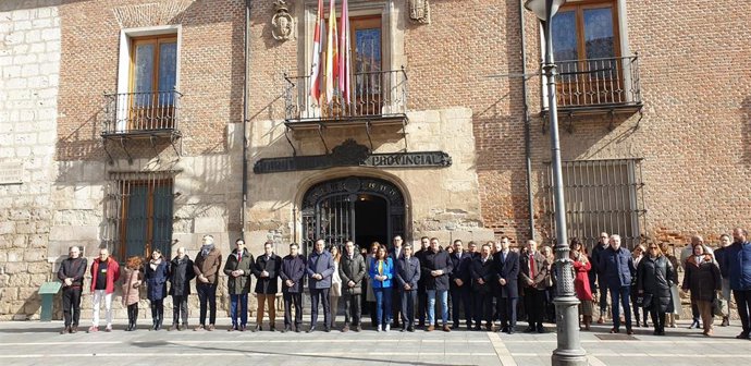 Concentración de apoyo al pueblo ucraniano en el primer aniversario de la invasión y guerra provocada por Rusia, a las puertas de la Diputación de Valladolid.