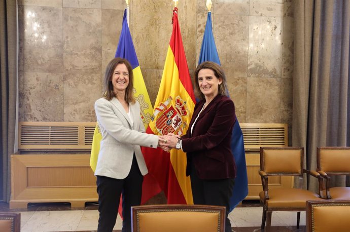 La ministra per a la Transició Ecolgica i el Repte Demogrfic del Govern d'Espanya, Teresa Ribera, i la ministra de Medi Ambient, Agricultura i Sostenibilitat del Govern d'Andorra, Sílvia Calvó