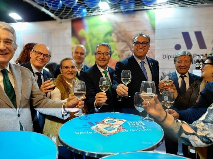 El presidente de la Diputación de Málaga y de Turismo Costa del Sol, Francisco Salado, ha asistido a la inauguración de Expoplaya.