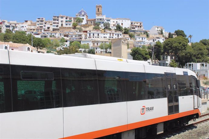 Archivo -    Ferrocarrils de la Generalitat Valenciana (FGV) acorta este sábado las frecuencias de paso a una hora en la conexión Benidorm-Dénia, de la línea 9 del TRAM de Alicante. En estos momentos, el servicio se presta con una combinación de trenes 
