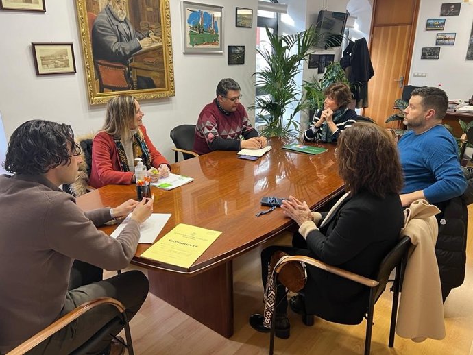 Firma del acuerdo entre el Colegio de Farmacéuticos de Cantabria y el Ayuntamiento de Astillero.