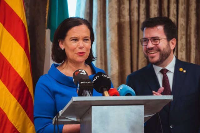 La presidenta del Sinn Féin, Mary Lou McDonald, al costat del president de la Generalitat, Pere Aragonès