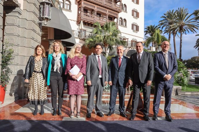 El presidente de Canarias en la inauguración de las jornadas 'Derecho e investigación' en el Hotel Santa Catalina, en Las Palmas de Gran Canaria