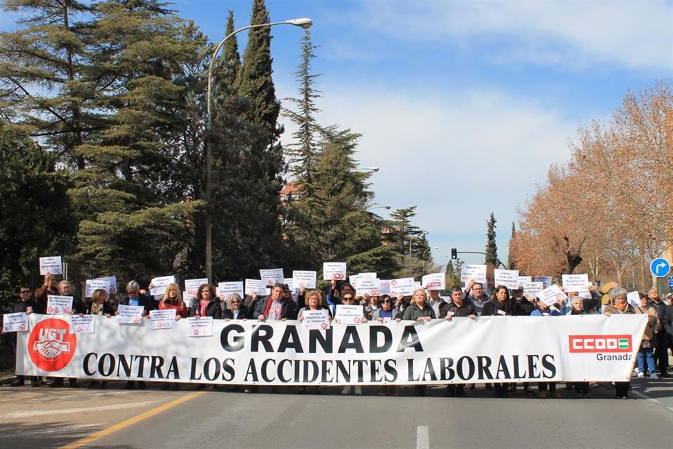 Concentración tras un accidente laboral en Benalúa