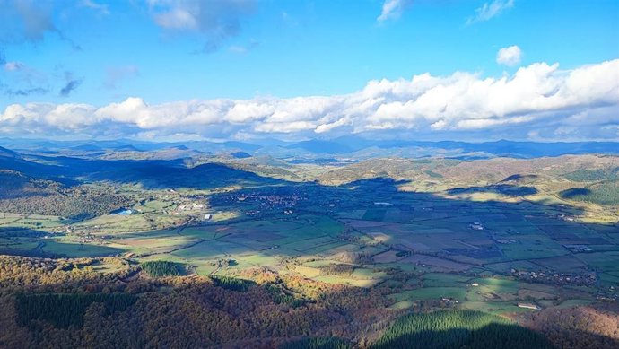 Archivo - Vistas desde el puerto de Orduña, entre Álava y Burgos