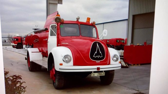 El 'Maguirus', emblemático camión de los bomberos de Cádiz, en una foto