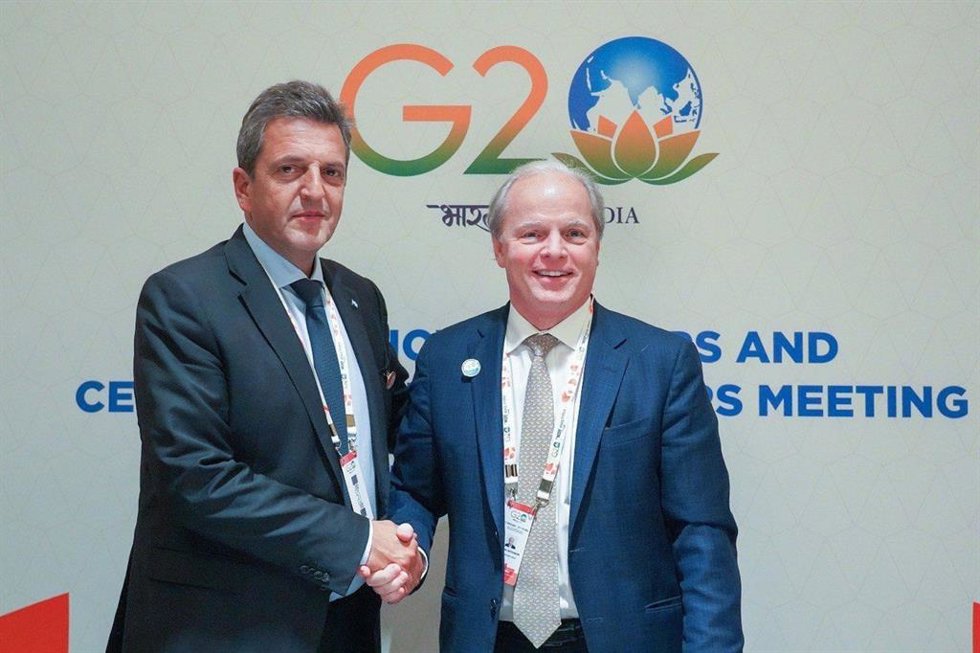 Reunión en la India entre el ministro de Economía de Argentina, Sergio Massa, y el Director Gerente de Operaciones del Banco Mundial, Axel van Trotsenburg