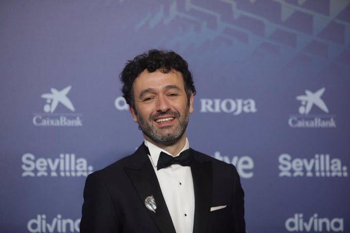 El director de cinema Rodrigo Sorogoyen posa en la catifa vermella prvia a la gala de la 37 edició dels Premis Goya