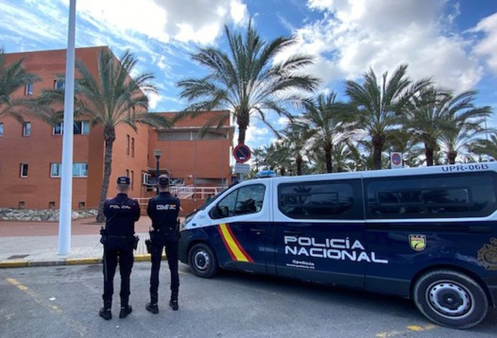 Archivo - Agentes de la Policía Nacional