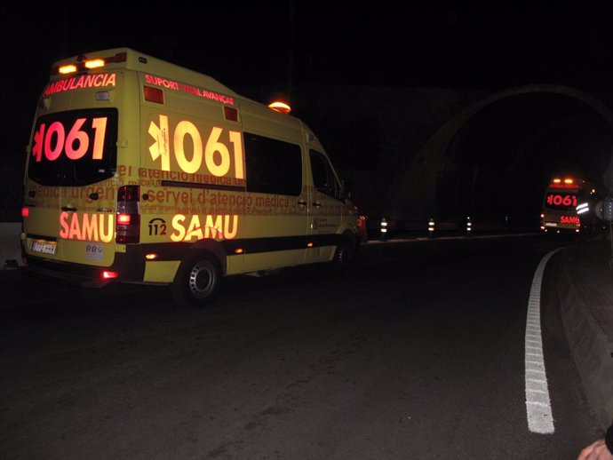 Archivo - Ambulancia del SAMU  061 en Baleares. Archivo. 