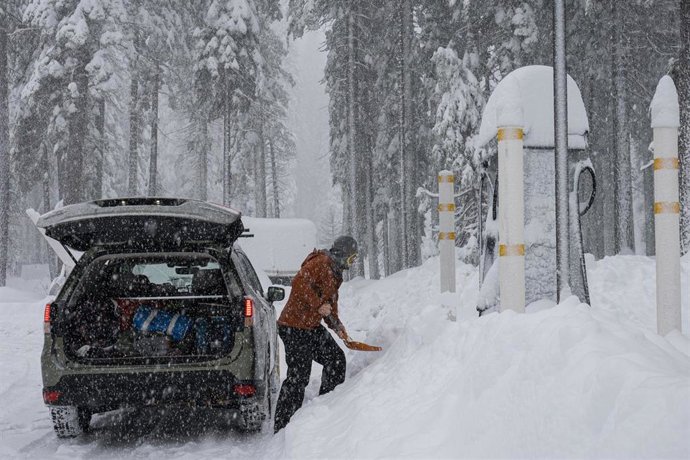 Archivo - Tormenta invernal en California
