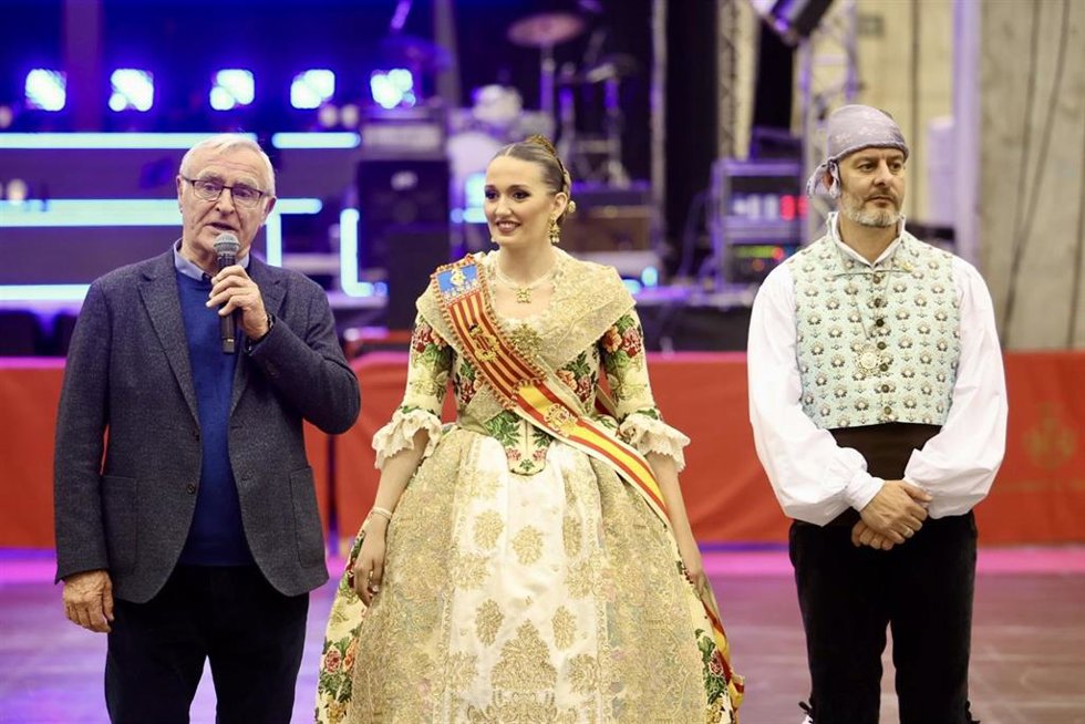 El alcalde de Valncia, Joan Ribó, la fallera mayor de Valncia, Laura Mengó, y el presidente de JCF, Carlos Galiana