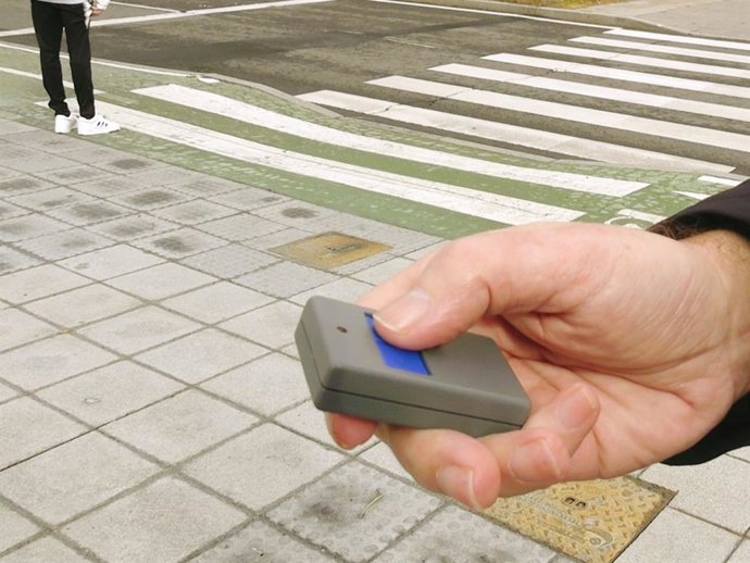 Mando a distancia con el que se acciona el dispositivo del semáforo en Salamanca
