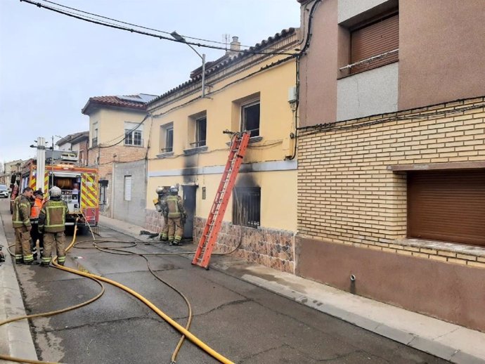 Vivienda incendiada en Cabañas de Ebro.