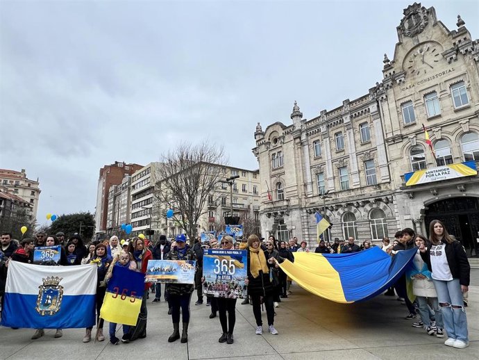 Marcha de la comunidad ucraniana en Santander para condenar la guerra tras cumplirse el primer año