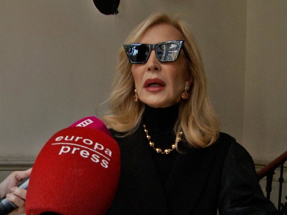 CARMEN LOMANA