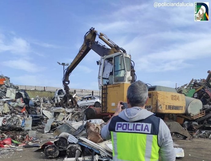 Vertedero y chatarrería ilegales en Huelva
