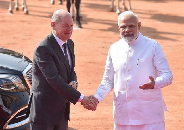 El canciller alemán, Olaf Scholz, y el primer ministro de India, Narendra Modi 