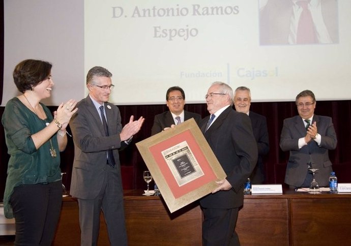 Premio de la Asociación de la Prensa de Sevilla a Antonio Ramos Espejo.