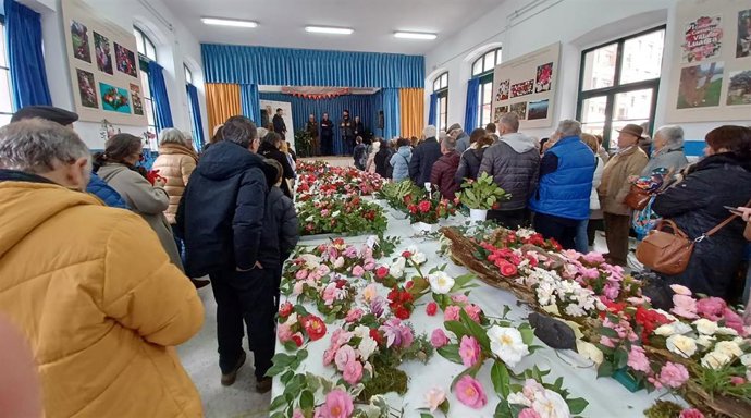 El presidente de la Junta interviene en la inauguración de la VIII Exposición de Camelias Villa de Luarca.